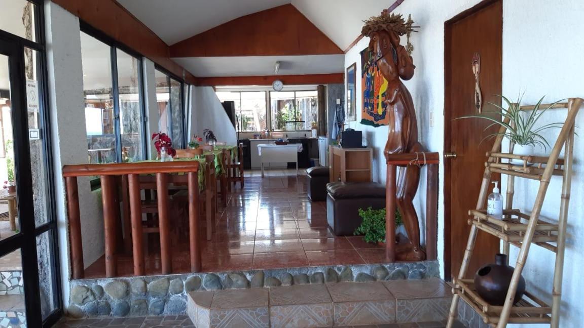 Cabanas & Hostal Tojika Hanga Roa Eksteriør bilde