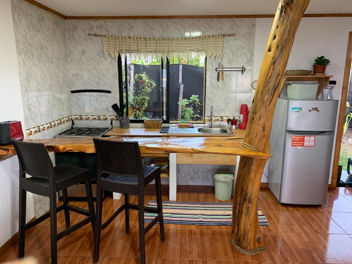 Cabanas & Hostal Tojika Hanga Roa Eksteriør bilde