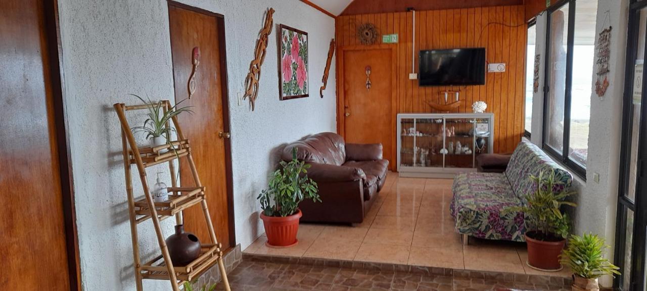 Cabanas & Hostal Tojika Hanga Roa Eksteriør bilde