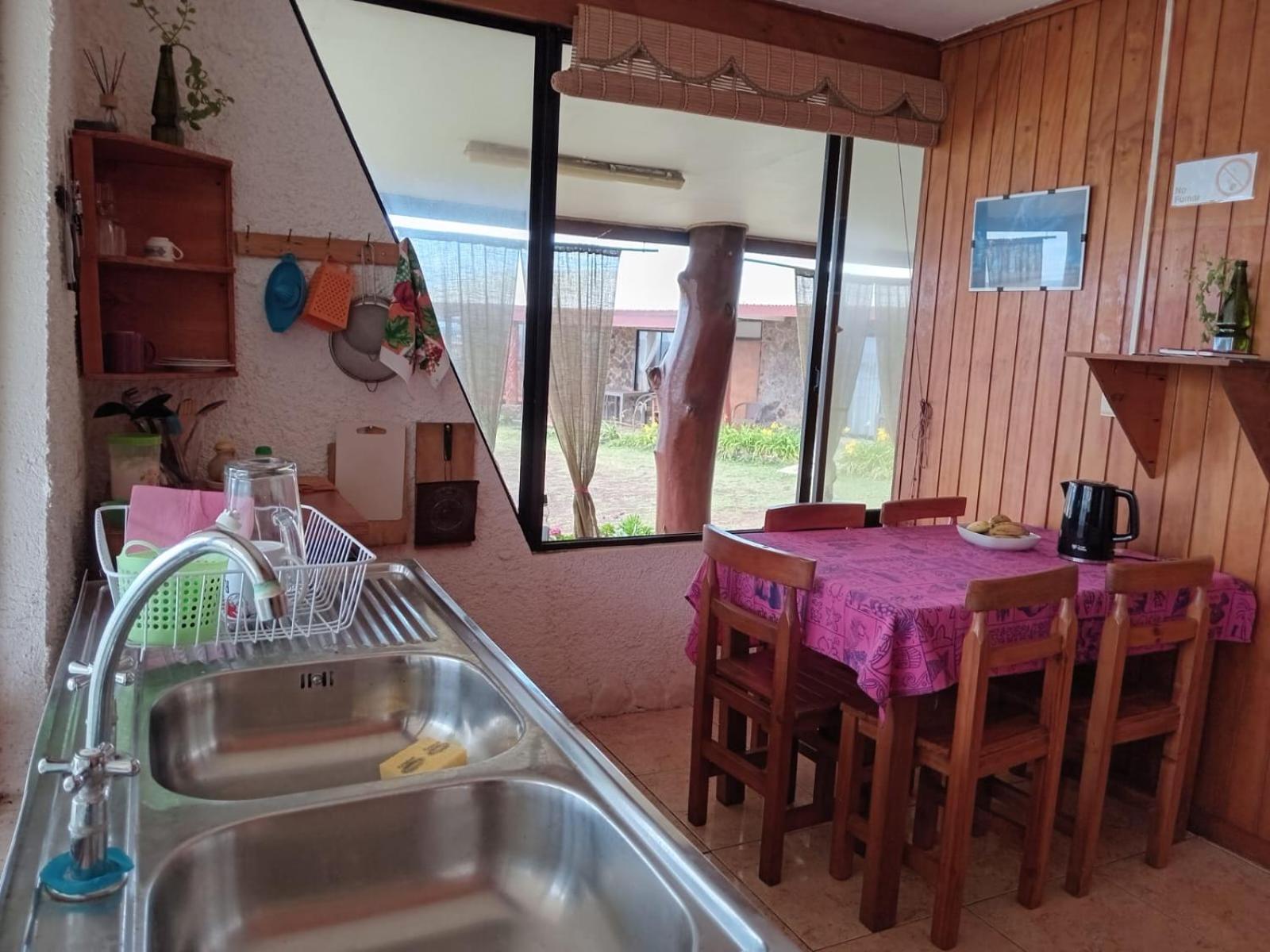 Cabanas & Hostal Tojika Hanga Roa Eksteriør bilde